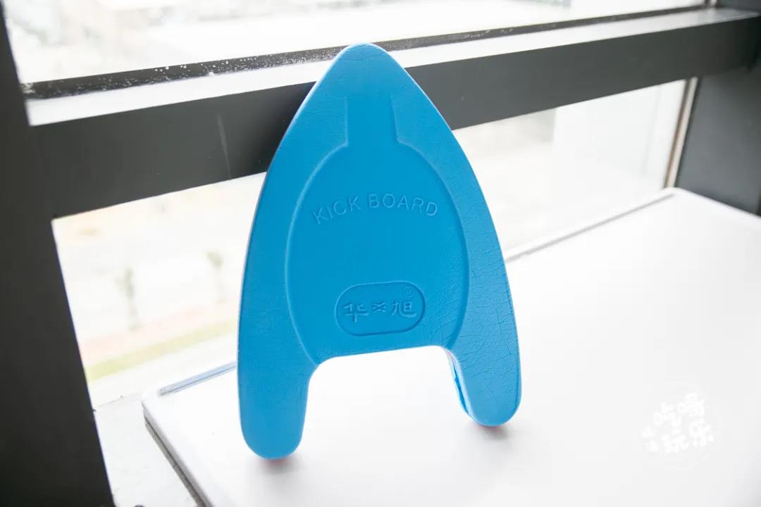 如果你是旱鸭子，也不用怕下水，辅助工具包括贝漂和浮板等等，专业的“装备”这里统统有。